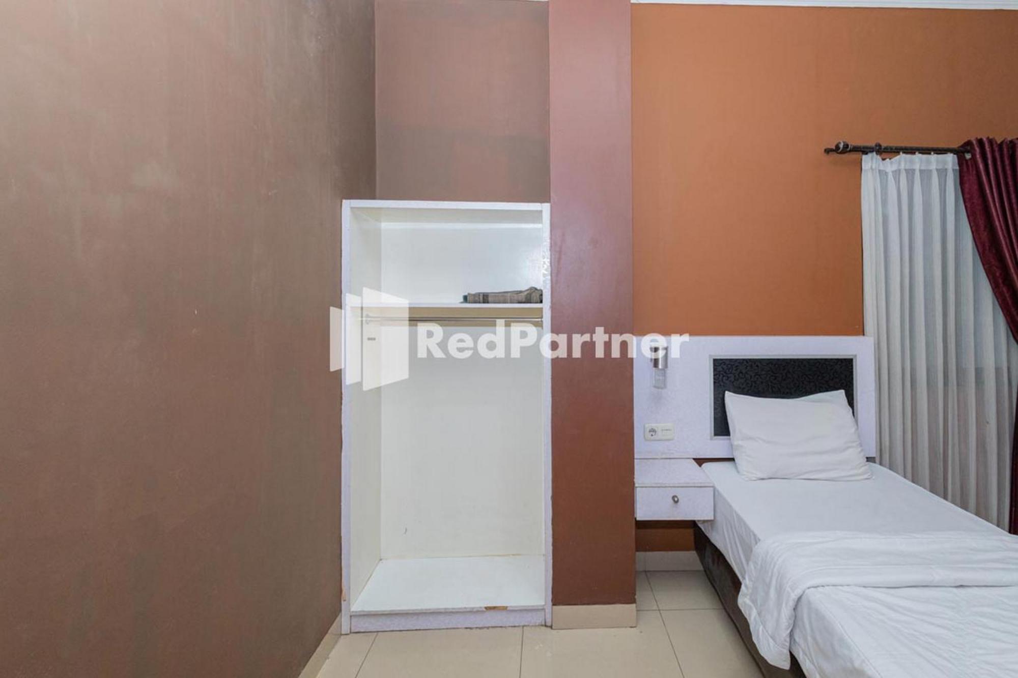 Star Hotel Jaksa Mitra Reddoorz Jakarta Exterior foto