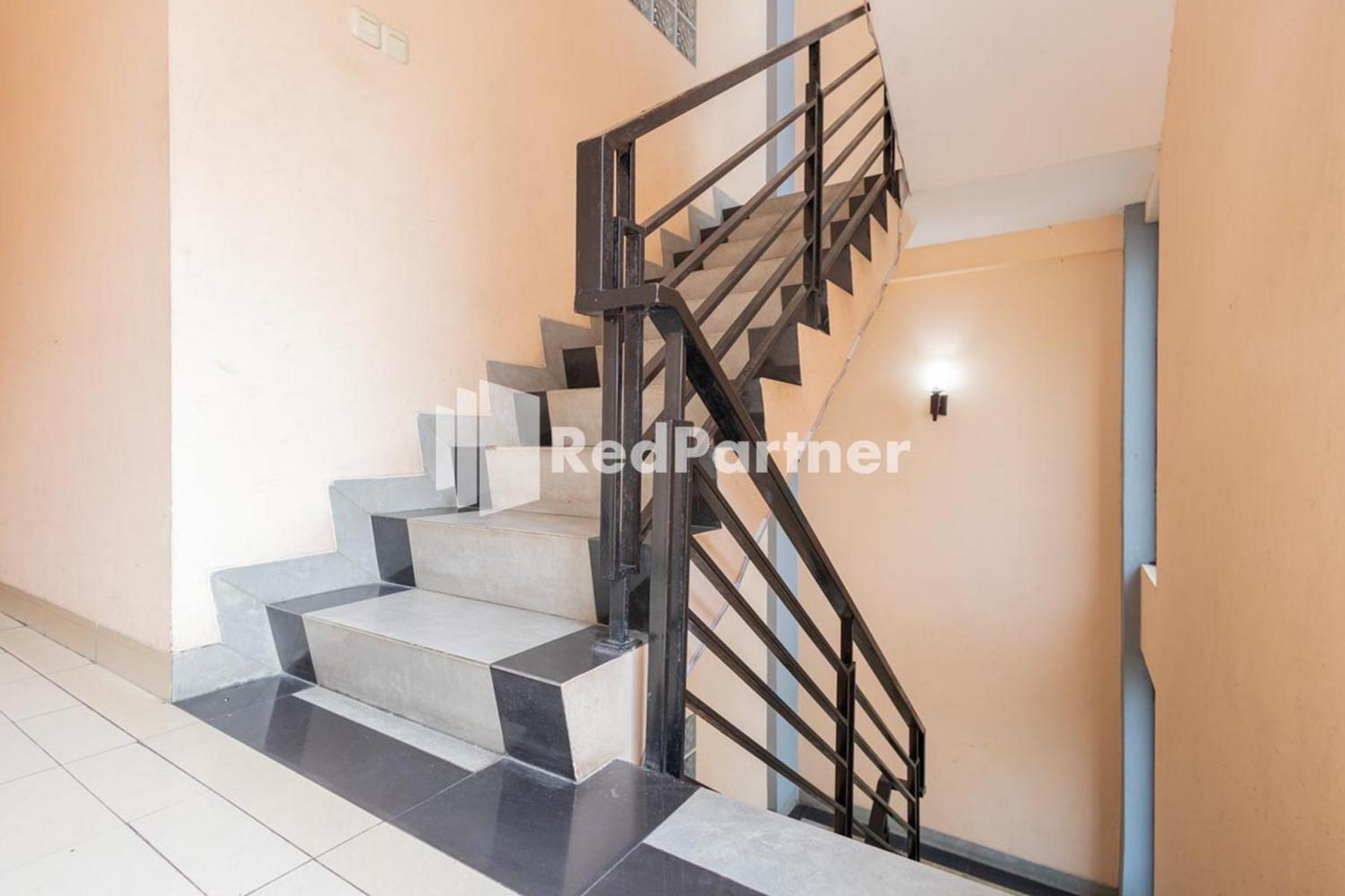 Star Hotel Jaksa Mitra Reddoorz Jakarta Exterior foto