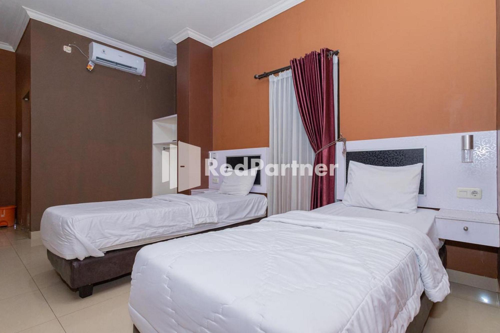 Star Hotel Jaksa Mitra Reddoorz Jakarta Exterior foto